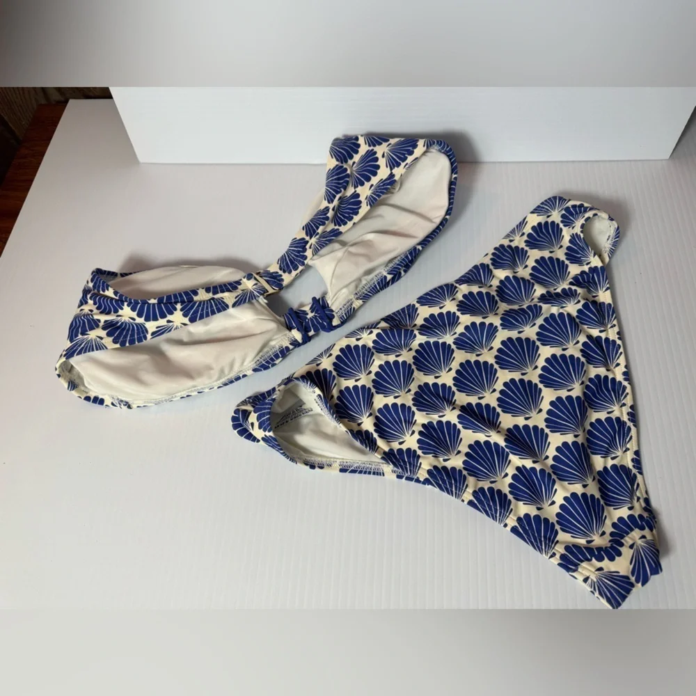 Kate Spade New York Blue and White Shell Print Bikini and bottom set Medium